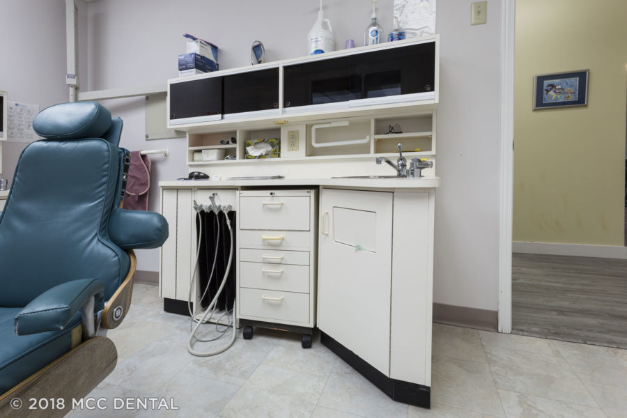 Rear dental cabinet
